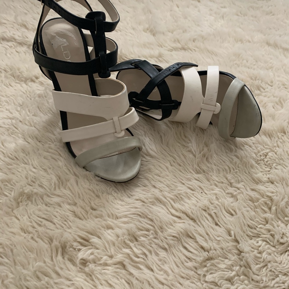 Two colored heels - Picture 3 of 4